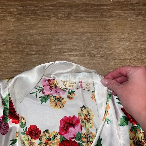 Victoria's Secret Gold Label Floral Satin Robe - Picture 3 of 3